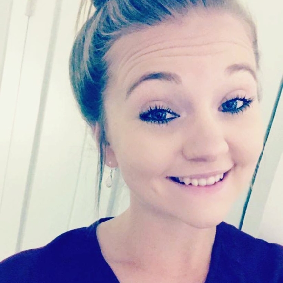 Meet your Posher, Ashley - Picture 1 of 1